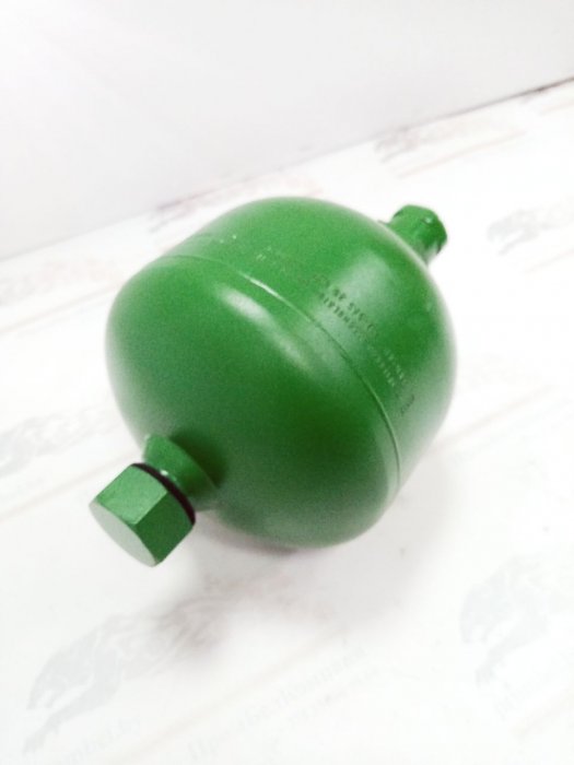 Картинка пневмогидроаккумулятор / пга re321769 1,0l для тракторов john deere 8520, 8220, 8120, 8420, 8320, 8225r, 8235r, 8245r, 8260r, 8270r, 8285r, 8295r, 8310r, 8320r, 8335r, 8345r, 8360r, 8370r, 8400r 