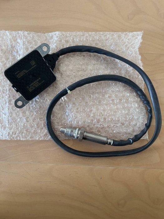 Картинка датчик (лямбда-зонд) mercedes-benz a0009056814 (a000 905 68 14)