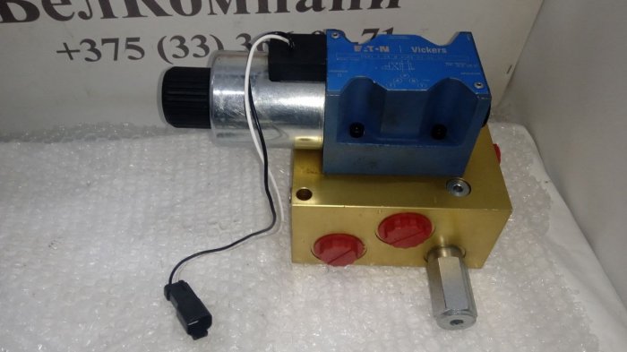 Картинка гидравлический клапан eaton vickers mcd-9099 ( 13723 ) 02-187083 rev e + гидрораспределитель eaton vickers dg4v 5 oa m kup6 d2 g6 20 + предохранительный клапан ( m734 ) rv3a-10-1-0-36/20 